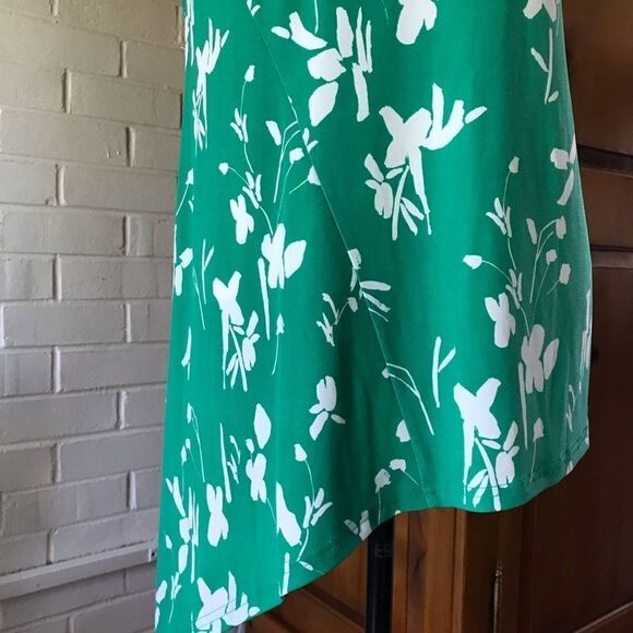 Alfani sleeveless Top EUC Size S Green With White Pattern………. - Picture 4 of 5
